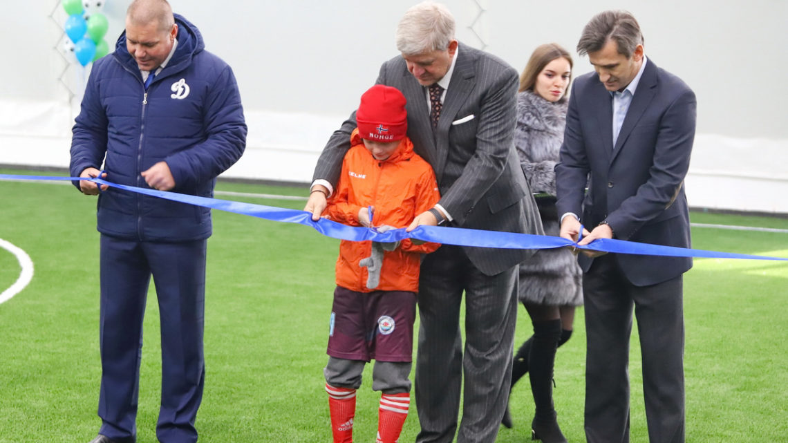 Во Владивостоке открыт первый футбольный манеж