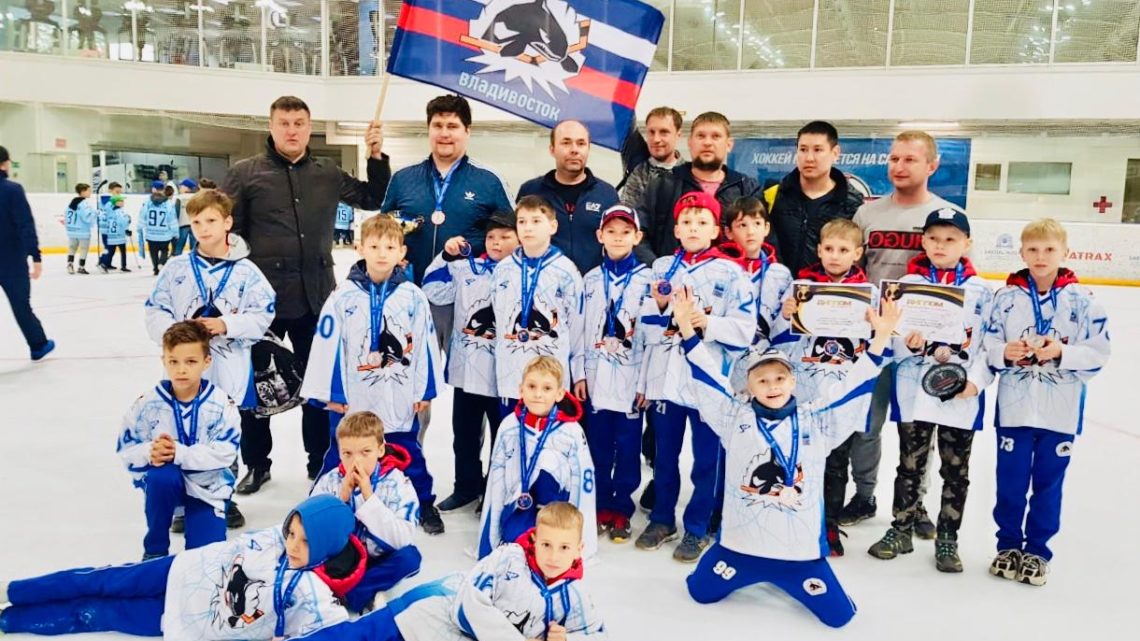 «Полюс-2010» стал бронзовым призером на турнире по хоккею в Южно-Сахалинске