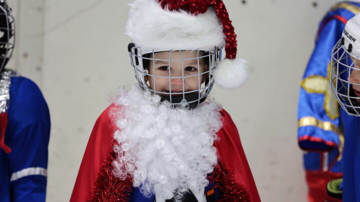 В спортивном клубе «Полюс» провели новогодний утренник для юных фигуристов и хоккеистов